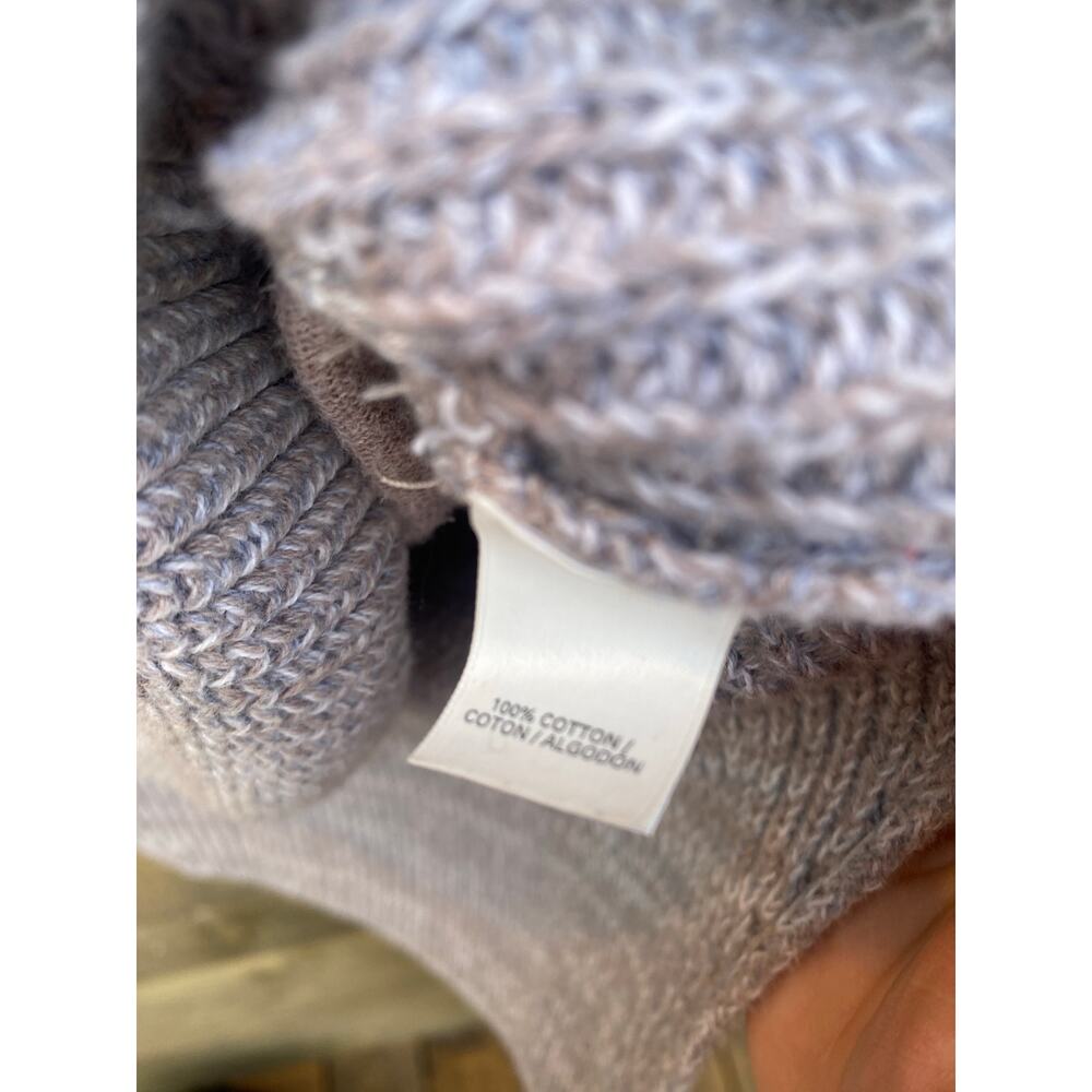 Victoria’s Secret gray v neck long sleeve sweater - Picture 9 of 9